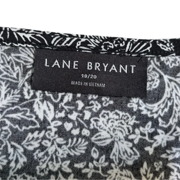Lane Bryant Black & White Paisley V-Neck Top Size 18/20 - Picture 3 of 7